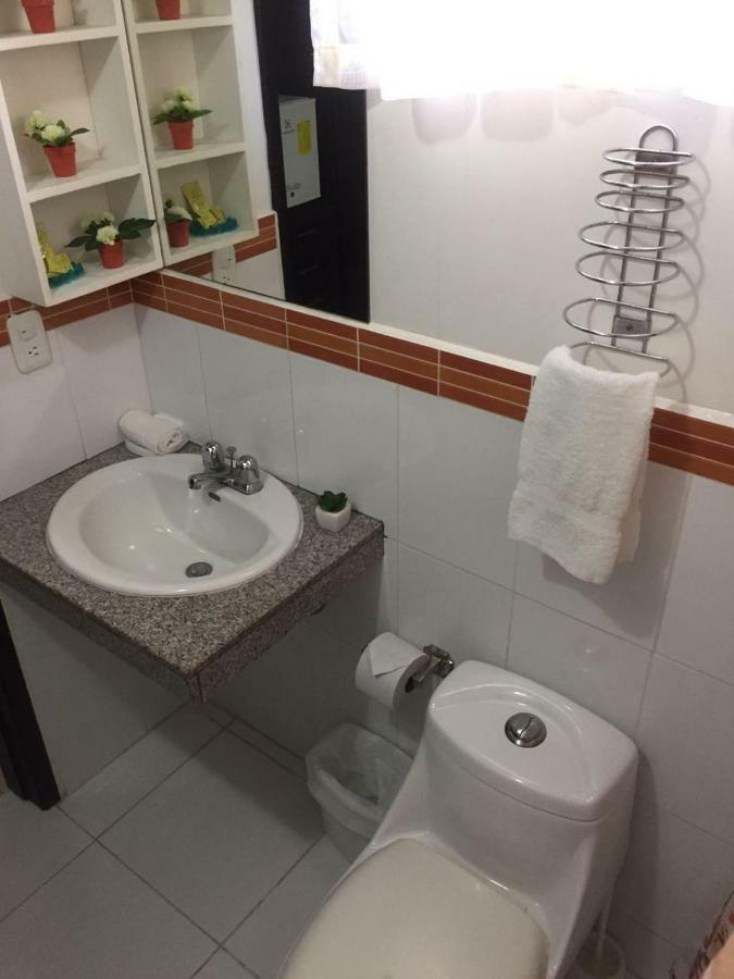 Hostal Blue Pacific Manta Luaran gambar